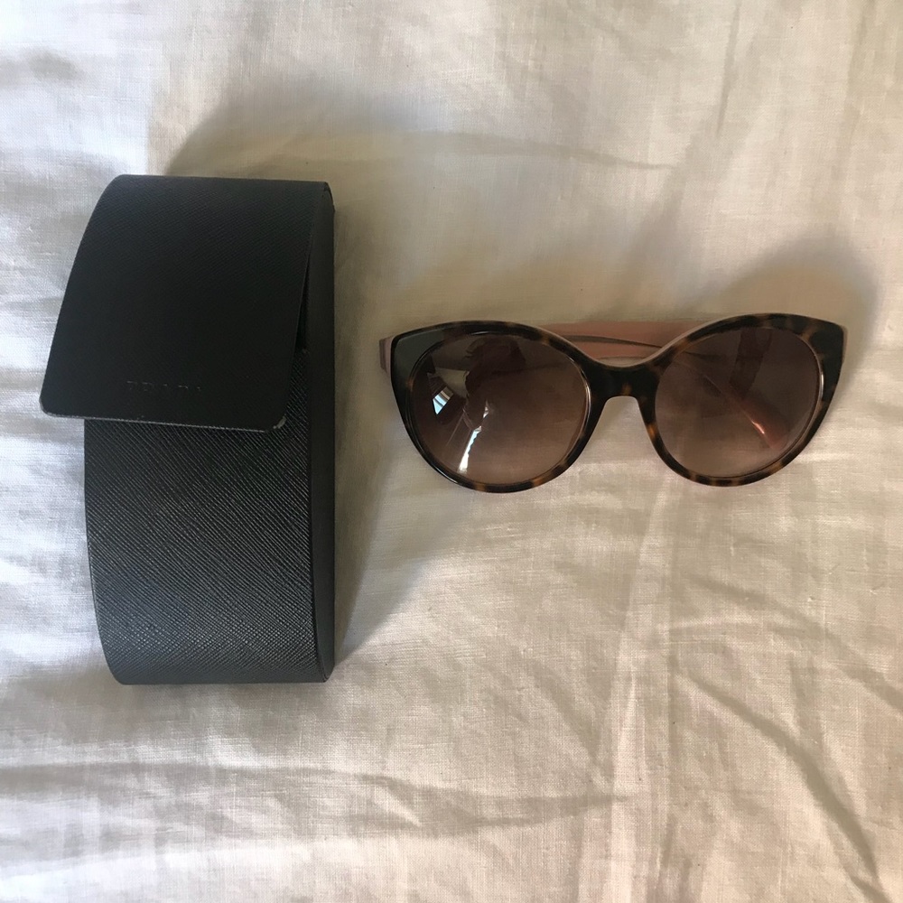 Like new PRADA cat eye glasses - Picture 5 of 5